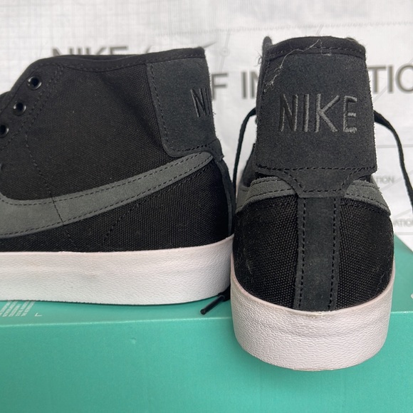 Nike Skate Shoes
Nike SB Blazer Court Mid
Premium
•Black/Anthracite
•FB1378-001 - Picture 15 of 16